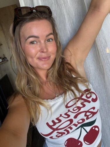 Name: Vivion. I offer Massage, fuck and happy ending 😍😜🍆🍆