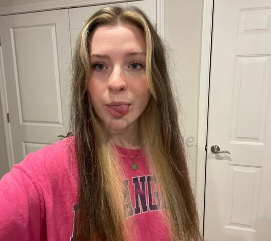 Come and feel my wet juicy pussy